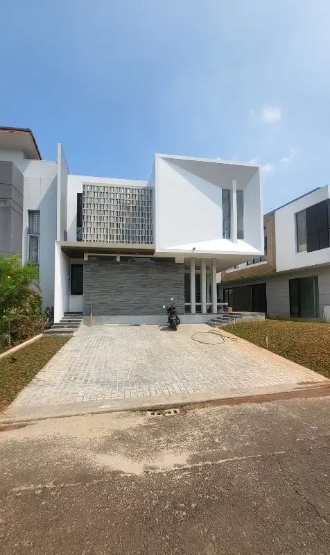 Rumah Baru Depan Taman di The Icon BSD Dekat Tol