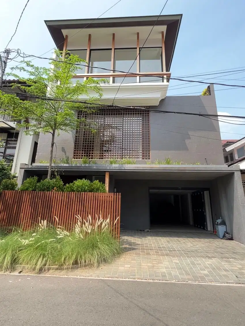 DIJUAL RUMAH BARU (Ada Lift/ Kolam Renang)DI JL. PONDOK HIJAU JAKARTA
