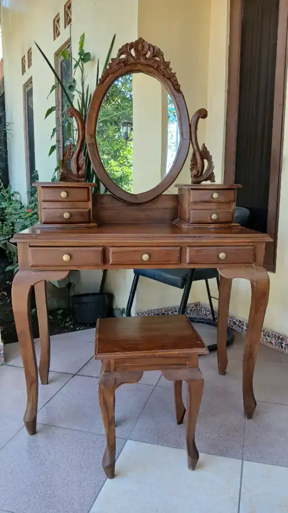 Meja rias kayu vintage
