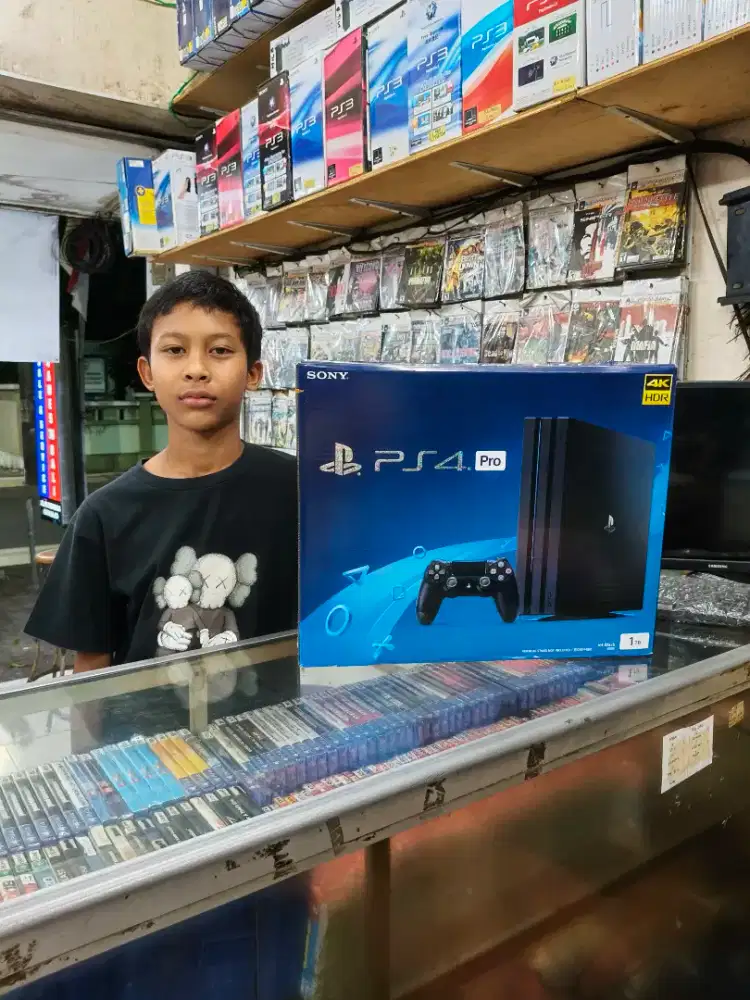 PS4 PRO BARU 1TB(OFFLINE)+BEBAS PILIH GAME+1 STIK+KABEL LENGKAP+DUS