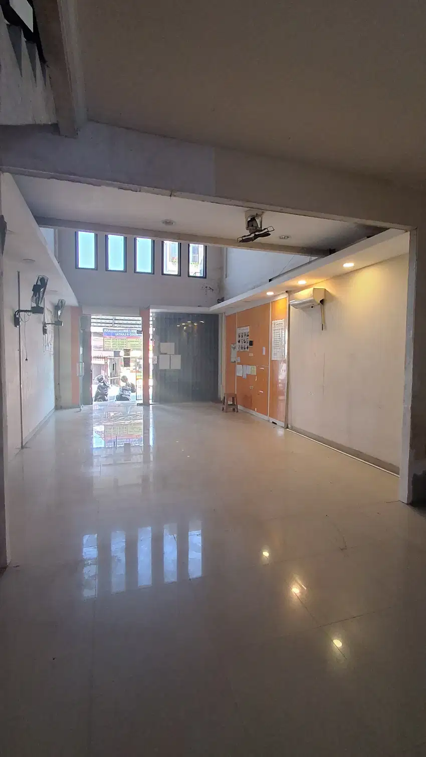 Disewakan Ruko 4 Lantai Siap Pakai di Cempaka Putih R2184