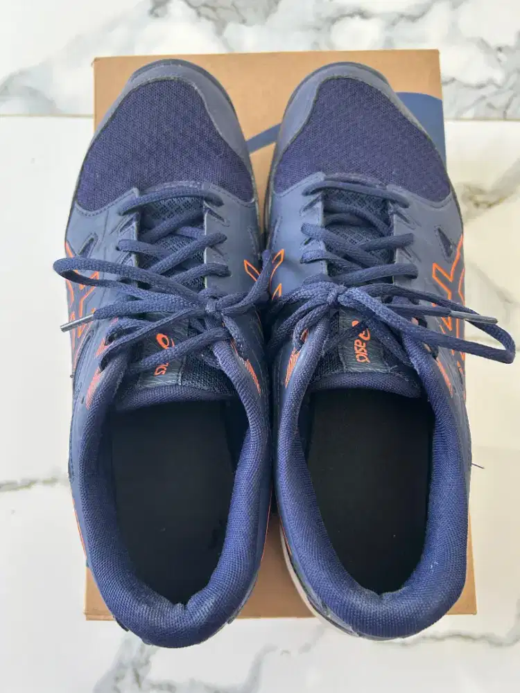 Sepatu Olahraga Asics