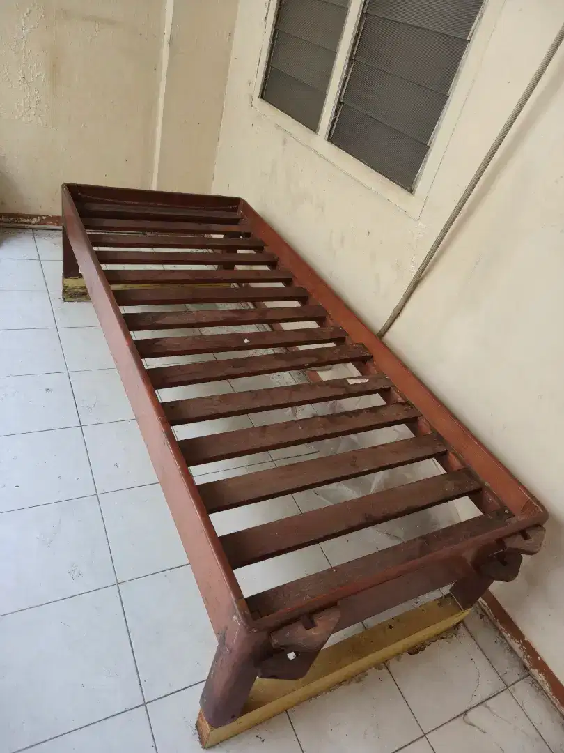 Ranjang Kayu Jati