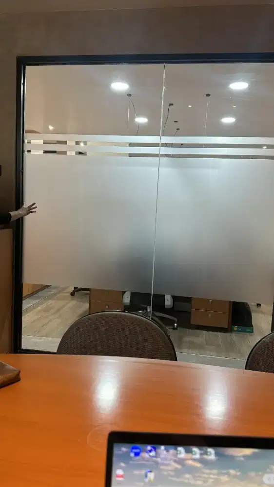 Stiker Sandblast atau kaca est