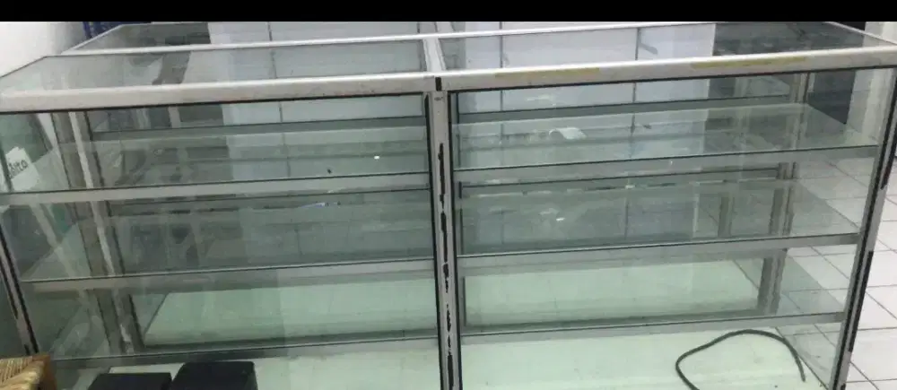 Rak Etalase Kaca