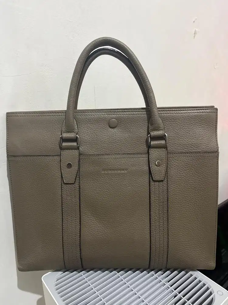 BURBERRY LAPTOP CASE RECOMMENDED