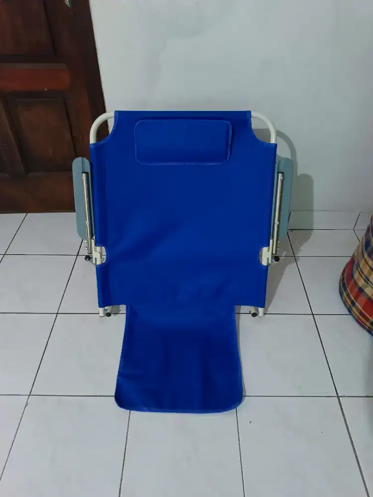 Tempat sandaran kasur untuk ortu