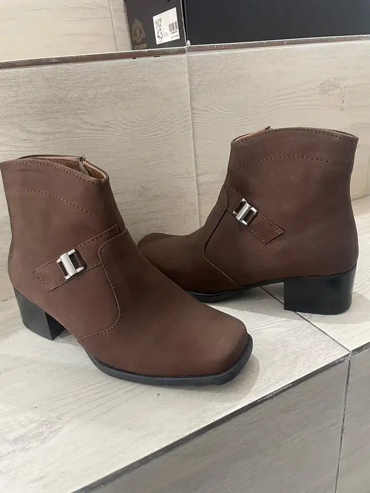 Buccheri boots wanita