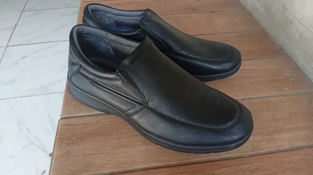 Sepatu merk BATA