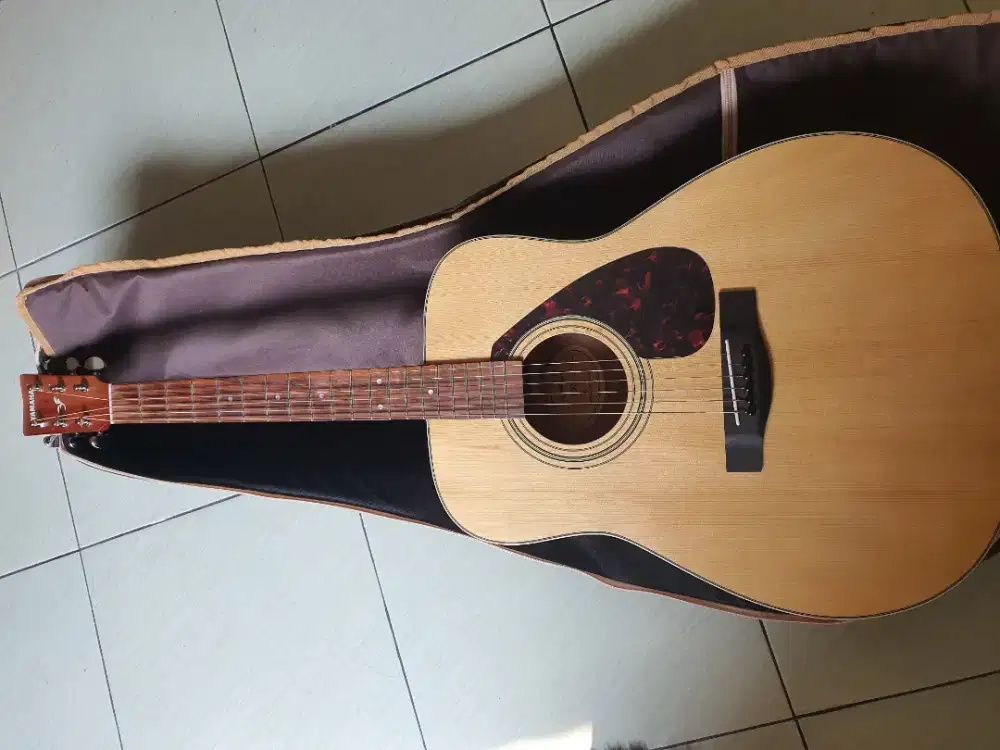 Yamaha f370 likenew