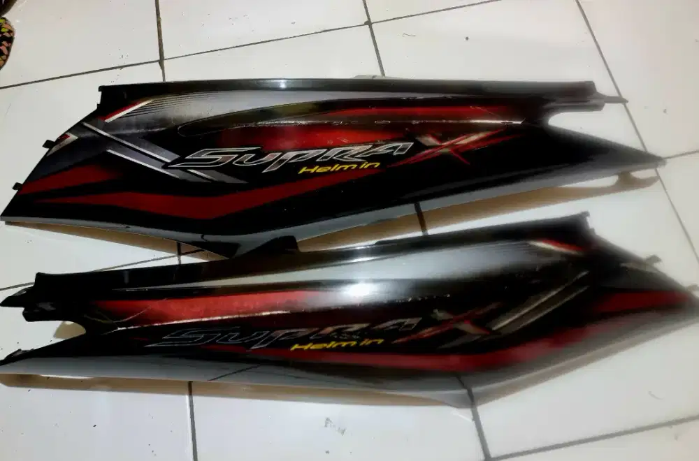 Bodi samping Supra X 125 Helm in