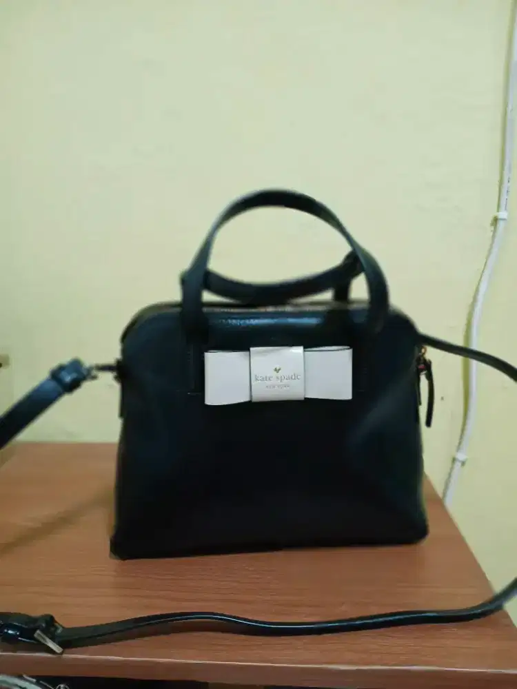Tas kate spade hitam