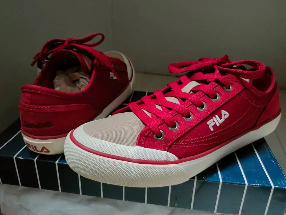 Sepatu Fila x Vespa