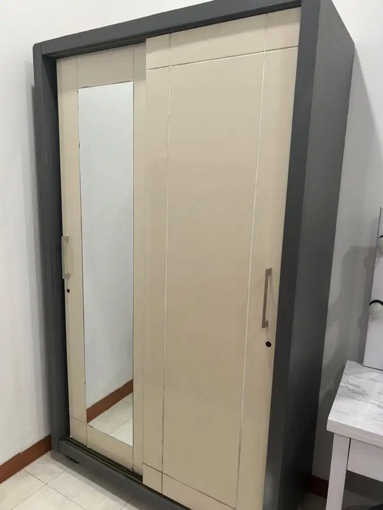 Lemari bekas sliding murah