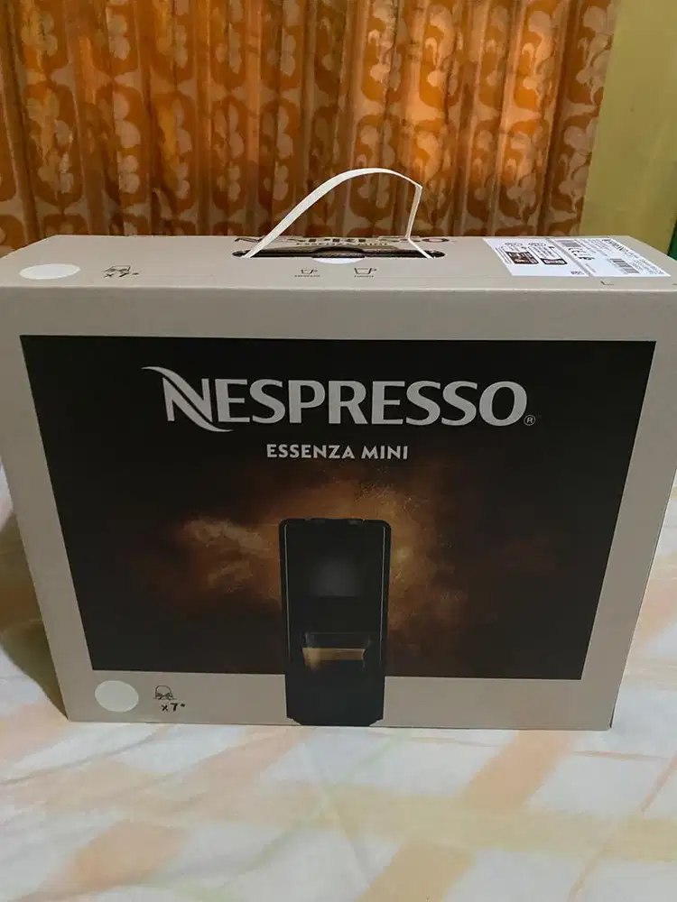 Mesin kopi Nespresso essenza mini