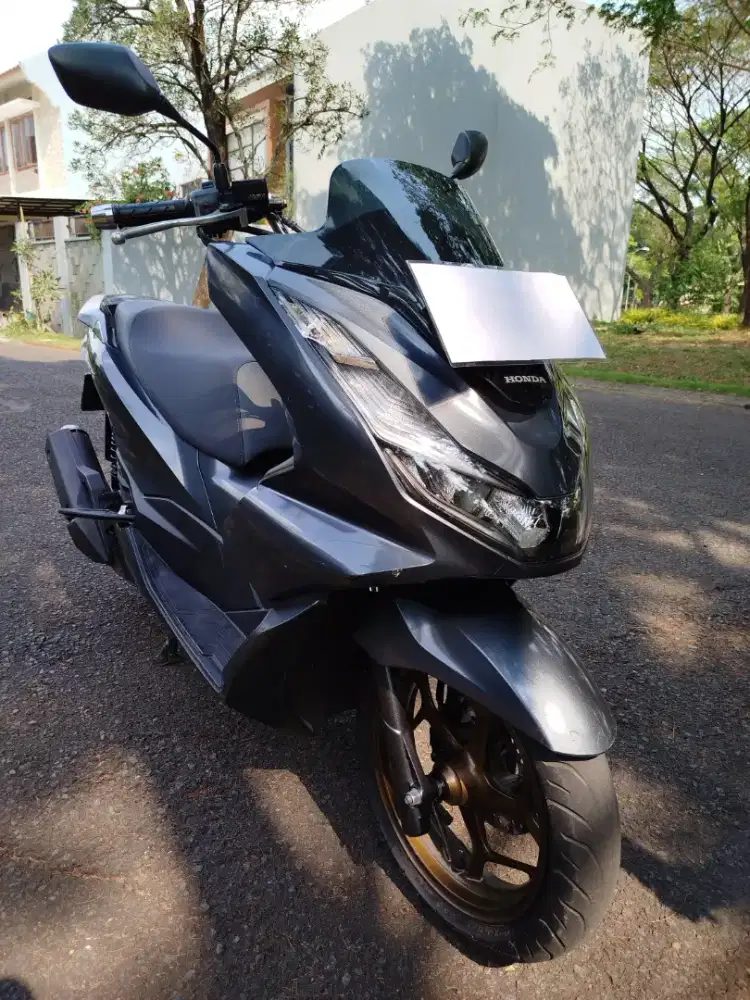 PCX 160  orisinil KM LOw  bekasi Kota Surat lengkap
istimewa siap pake