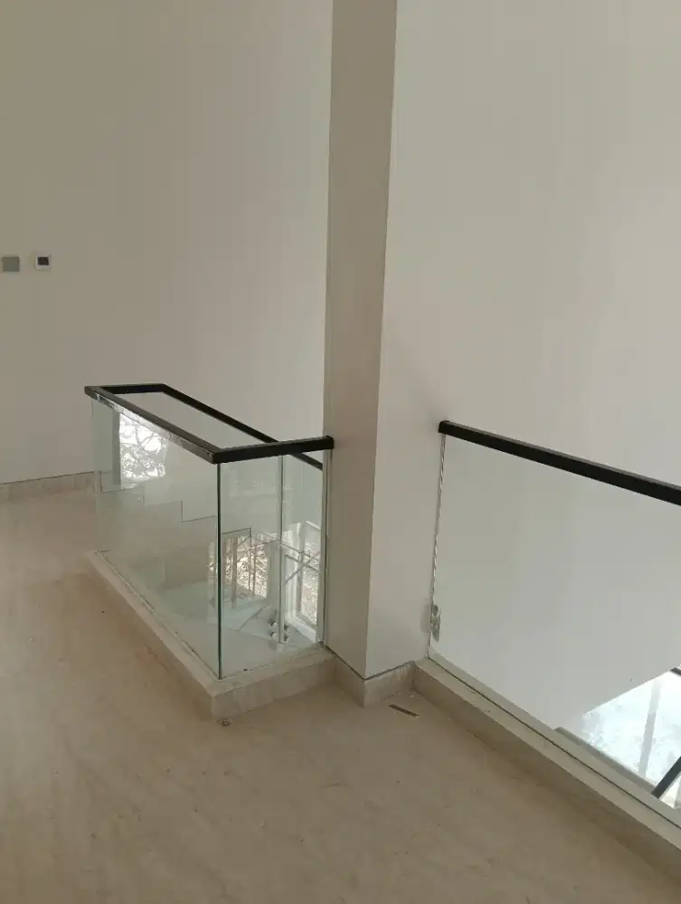 Relling tangga kaca dan balkon kaca tempered 10 mm