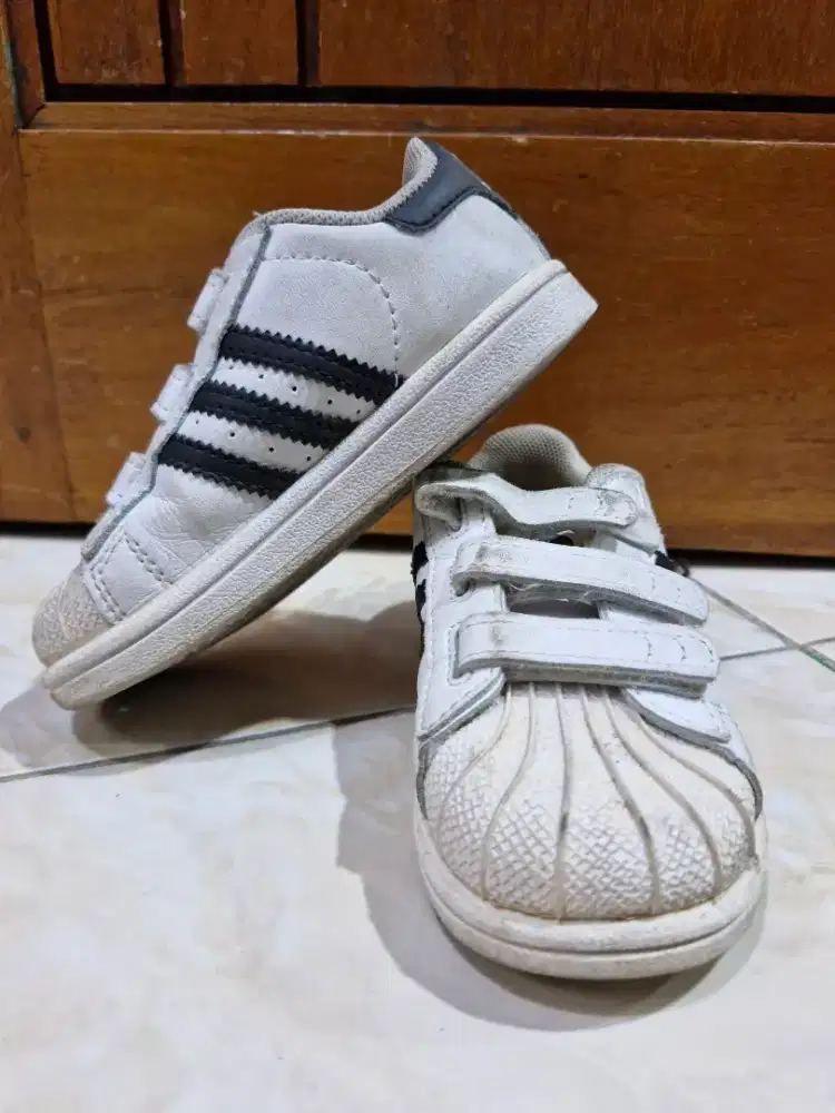 SEPATU ANAK ADIDAS TIDAK ORIGINAL