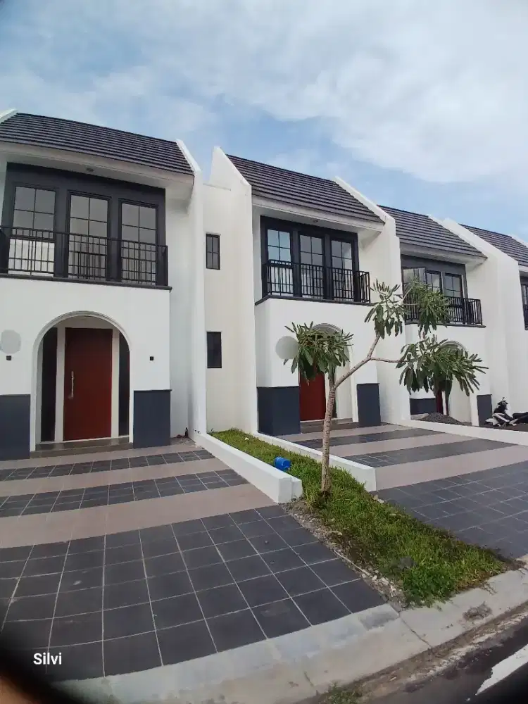 Disewakan rumah 2 lantai diCitraLand Winangun msk bawa koper saja