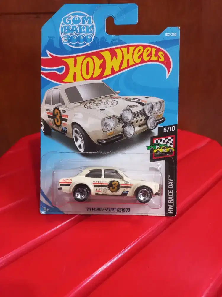 HOT WHEELS '70 FORD ESCORT RS 1600 GUM BUBBLE HW RACE DAY