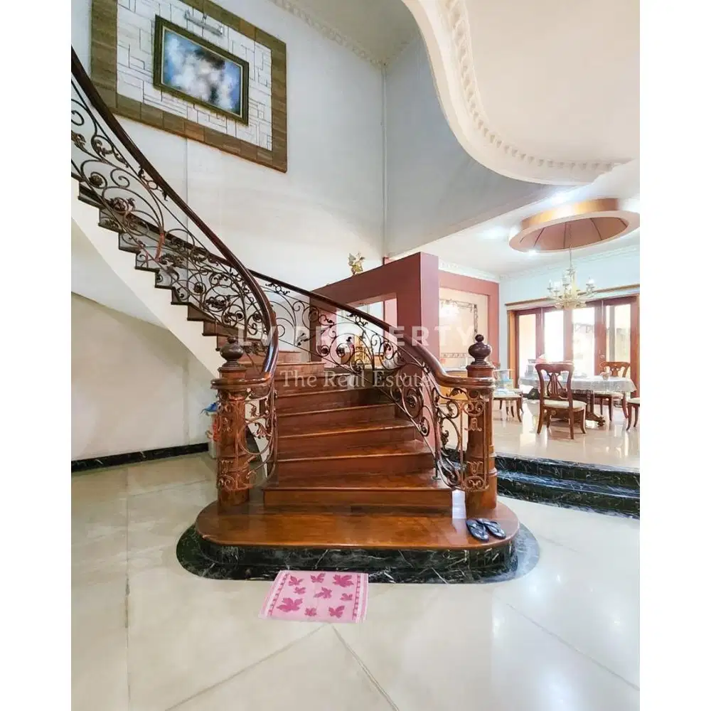 Dijual Villa Grand Polonia (row paling besar/boulevard)