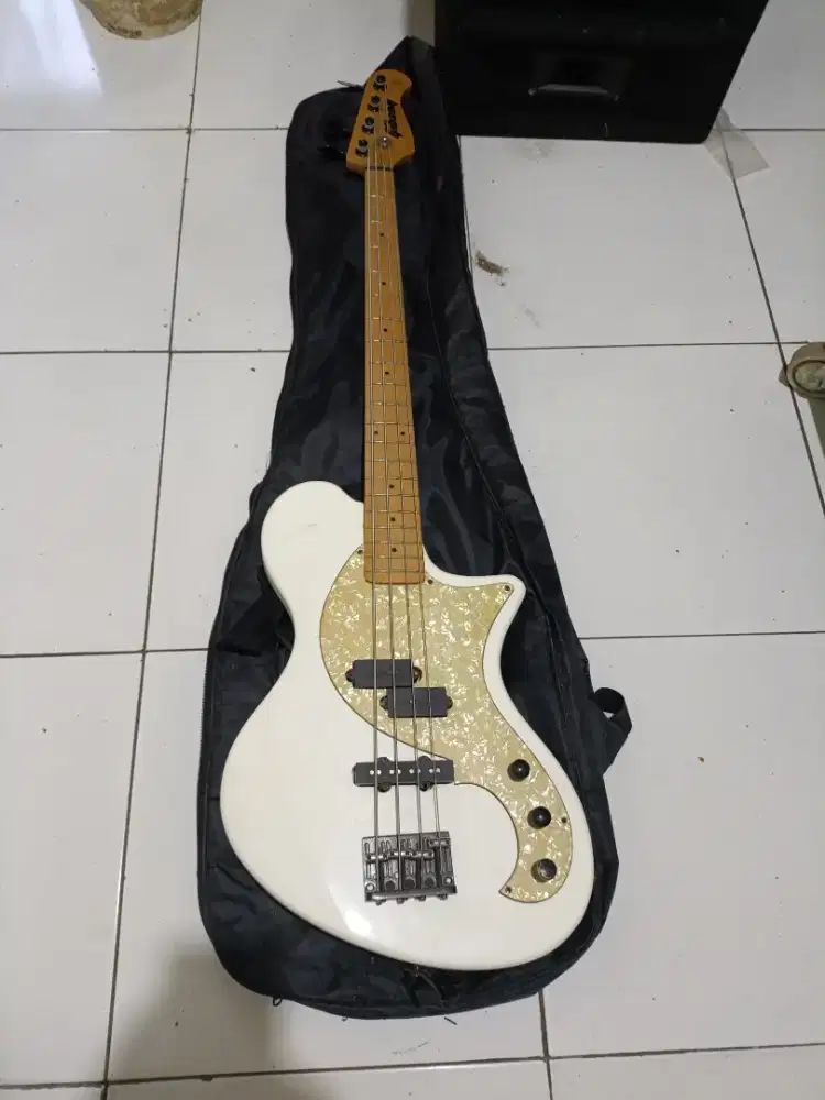 Bass Gibson 4 String