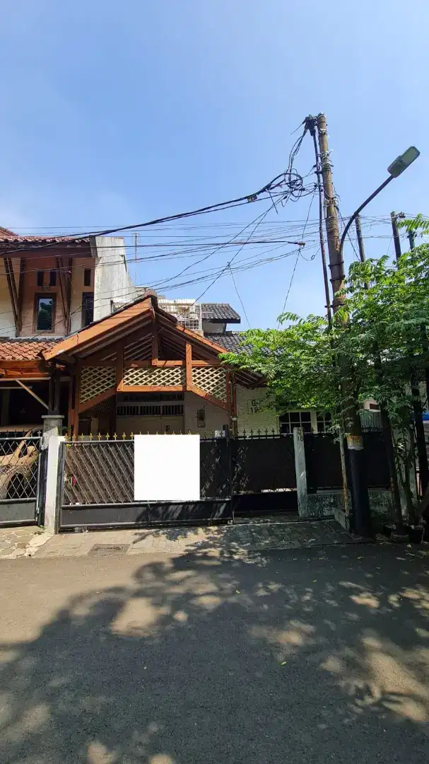 Dijual rumah di Paramount Gading Serpong