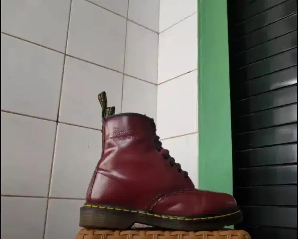 di jual sepatu dr martin original size 40