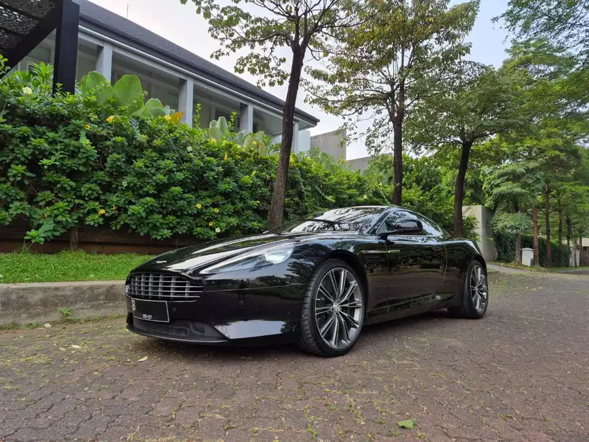 2012 Aston Martin Virage V12 sama dengan tipe DB9 facelift