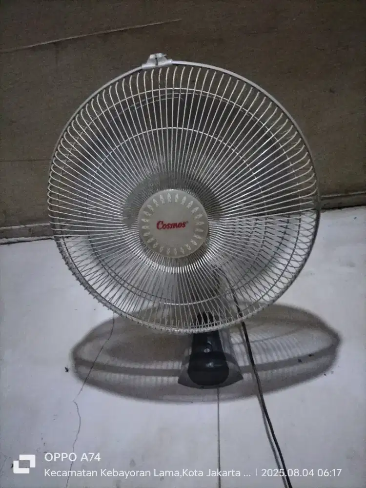 Ada beberapa unit kipas angin