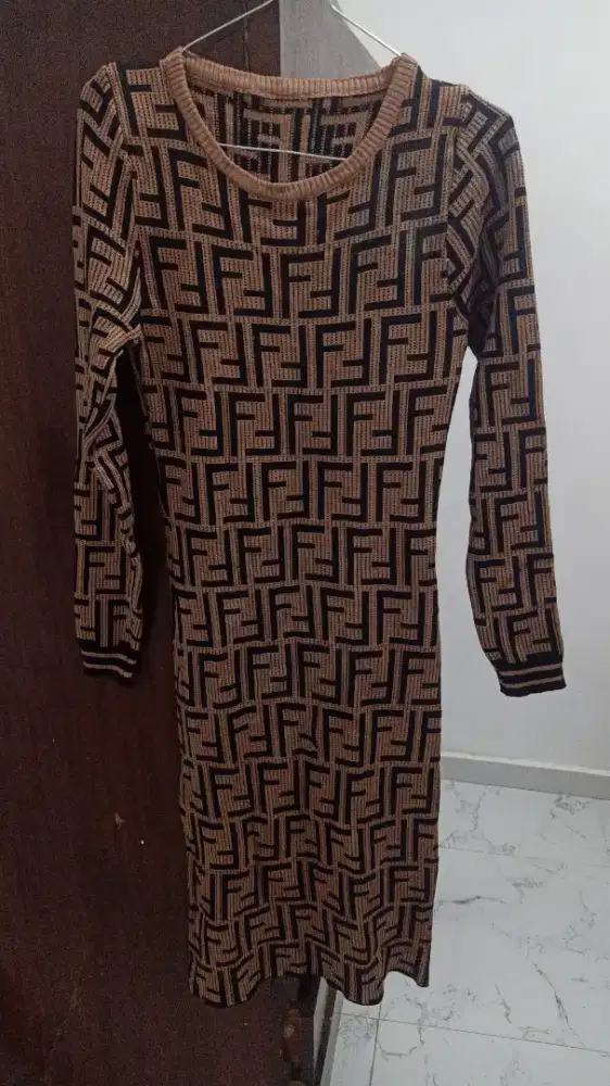 Dress MIDI, lengan panjang