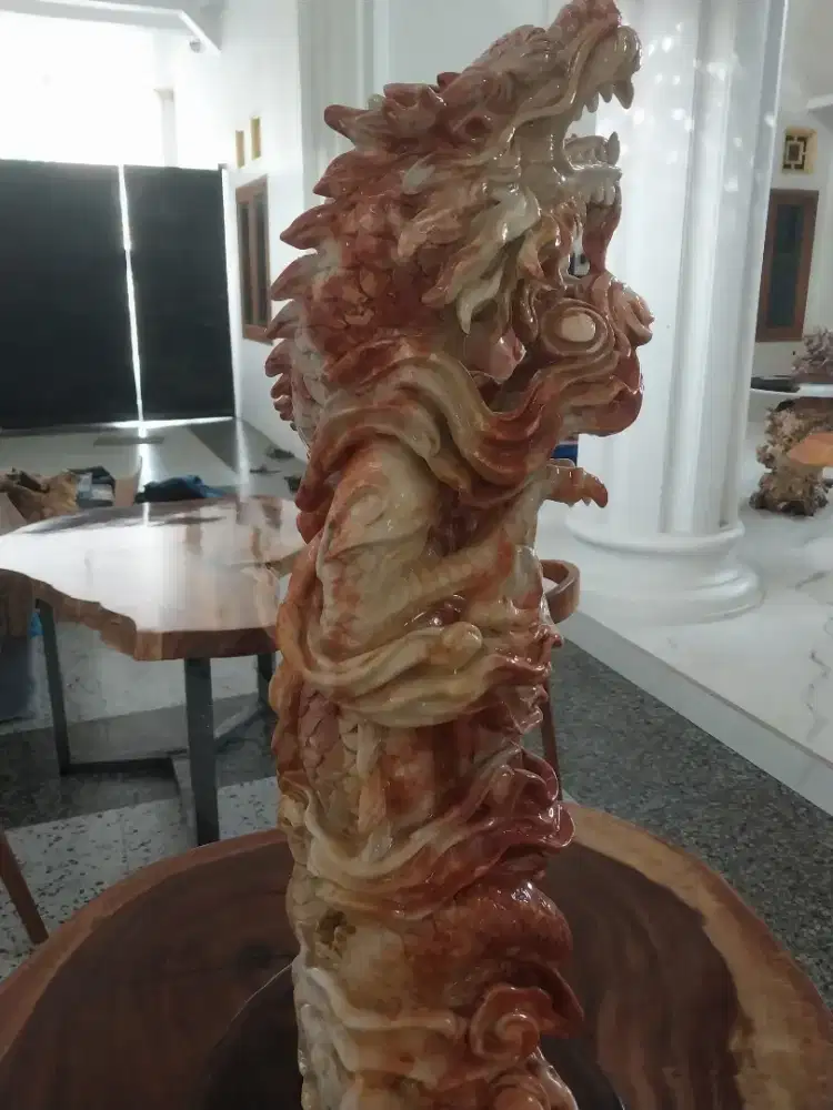 Kerajinan naga dari batu alam