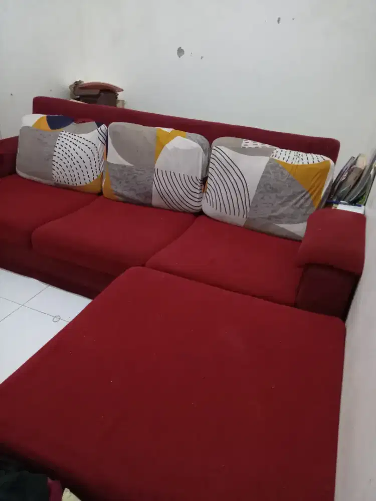 Kursi Merah Elegan Siap Pakai