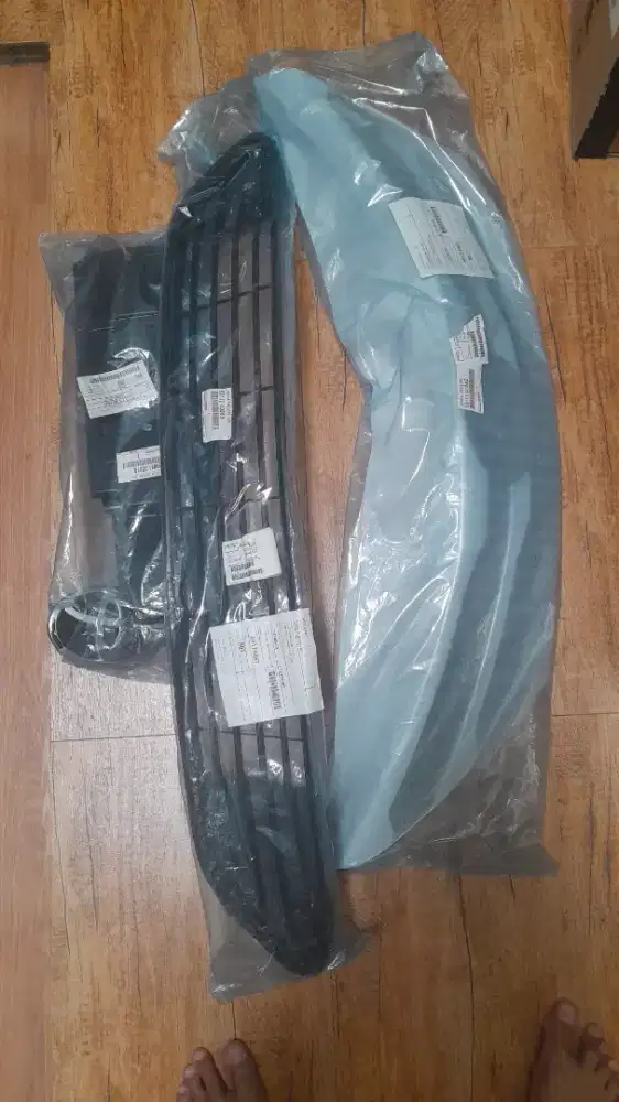 Grill depan mobil toyota etios