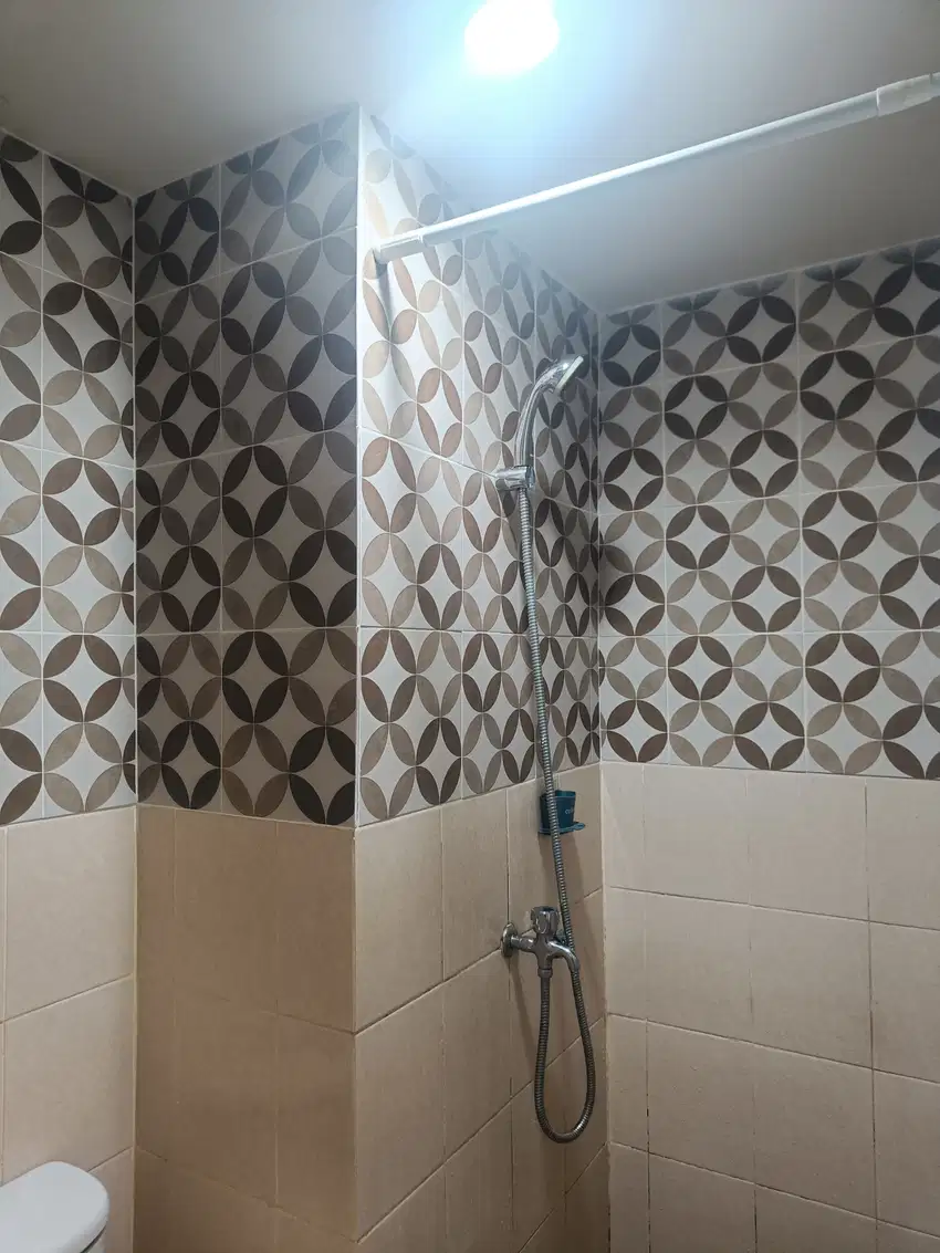disewakan  2 Bar semi furnish murah