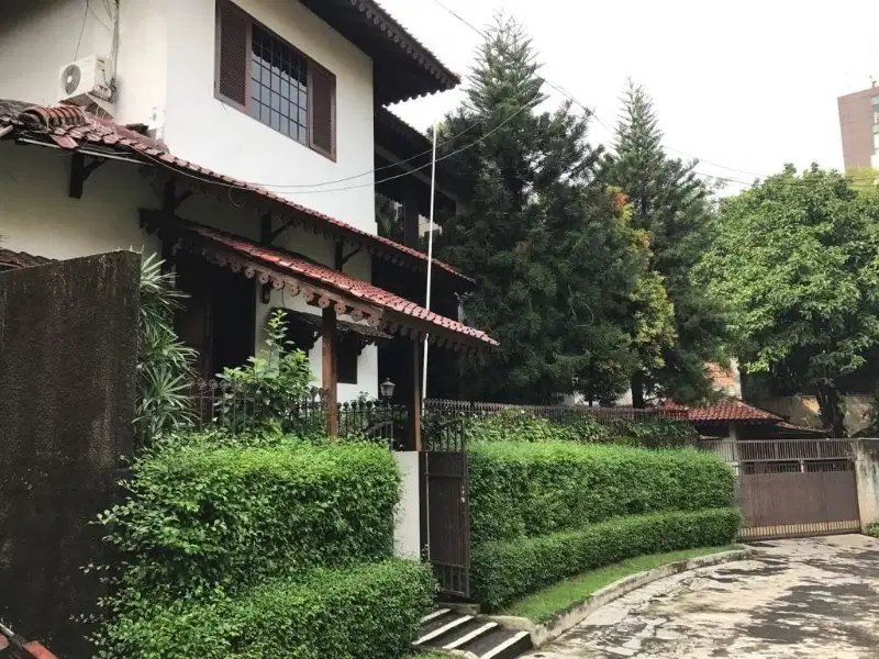Rumah di Caringin Barat