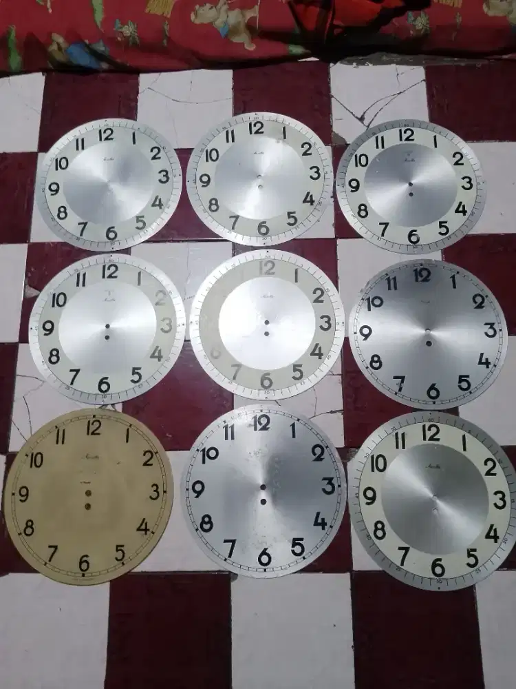 Dial plat jam dinding lemari