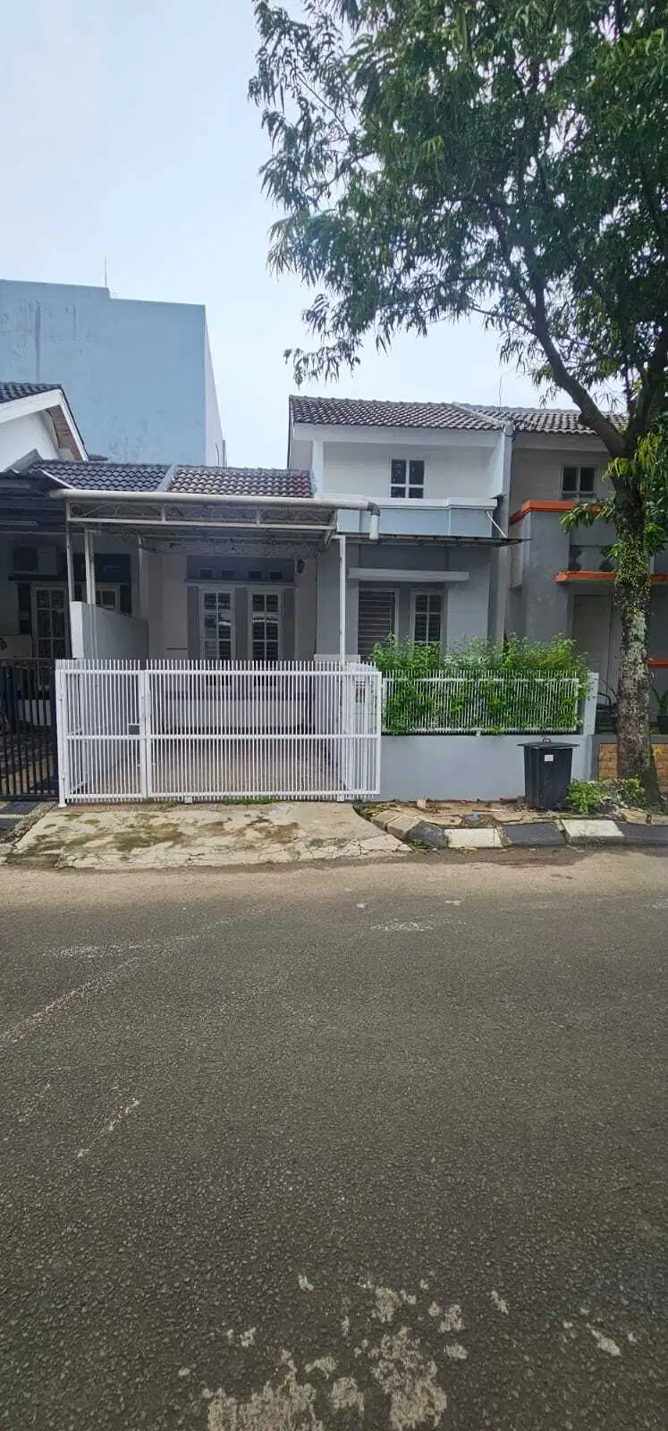 Rumah Althia Graha Raya Siap Huni