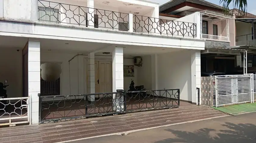 Rumah Dua Lantai Dijual di Komplek Jatiwaringin Pondok Gede Bekasi
