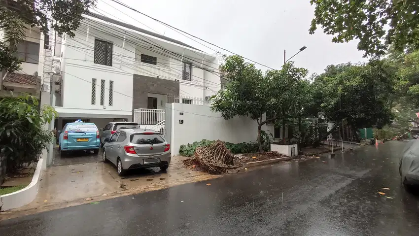 2-Storey House in Senopati, Unfurnished, Well-Maintained, with Pool
