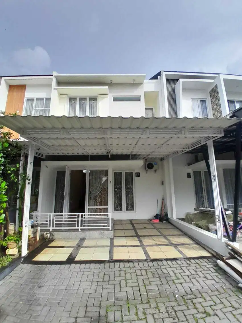 Rumah Cantik depan Taman di Citragran Cibubur selangkah menuju Tol