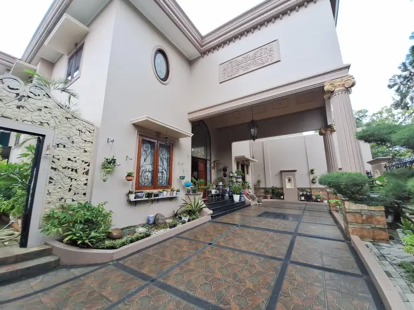 Rumah Mewah ada Kolam Renang di Lokasi Strategis Lebak Bulus