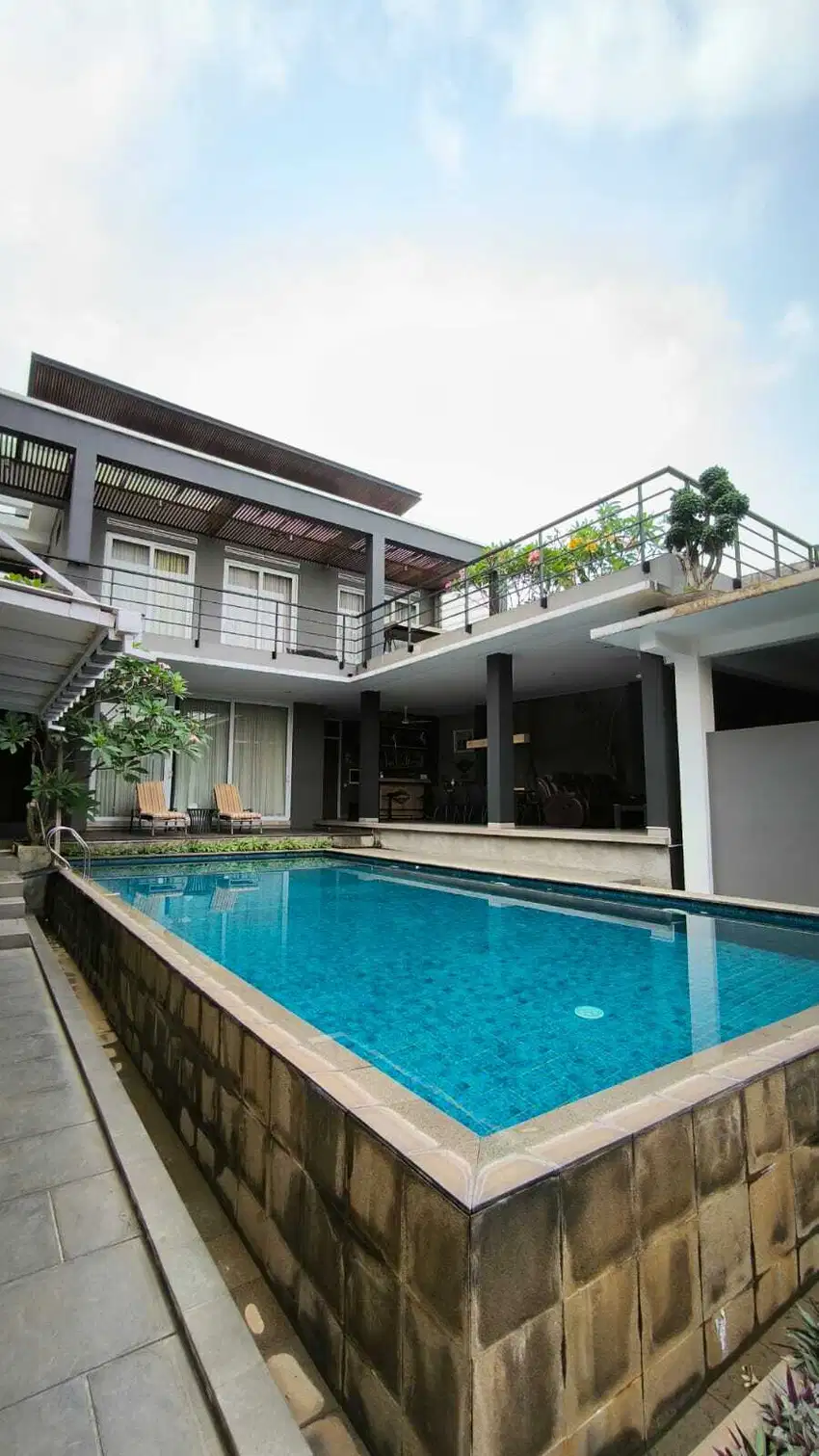 Dijual Rumah Mewah dengan private pool di lokasi strategis Cimanggis