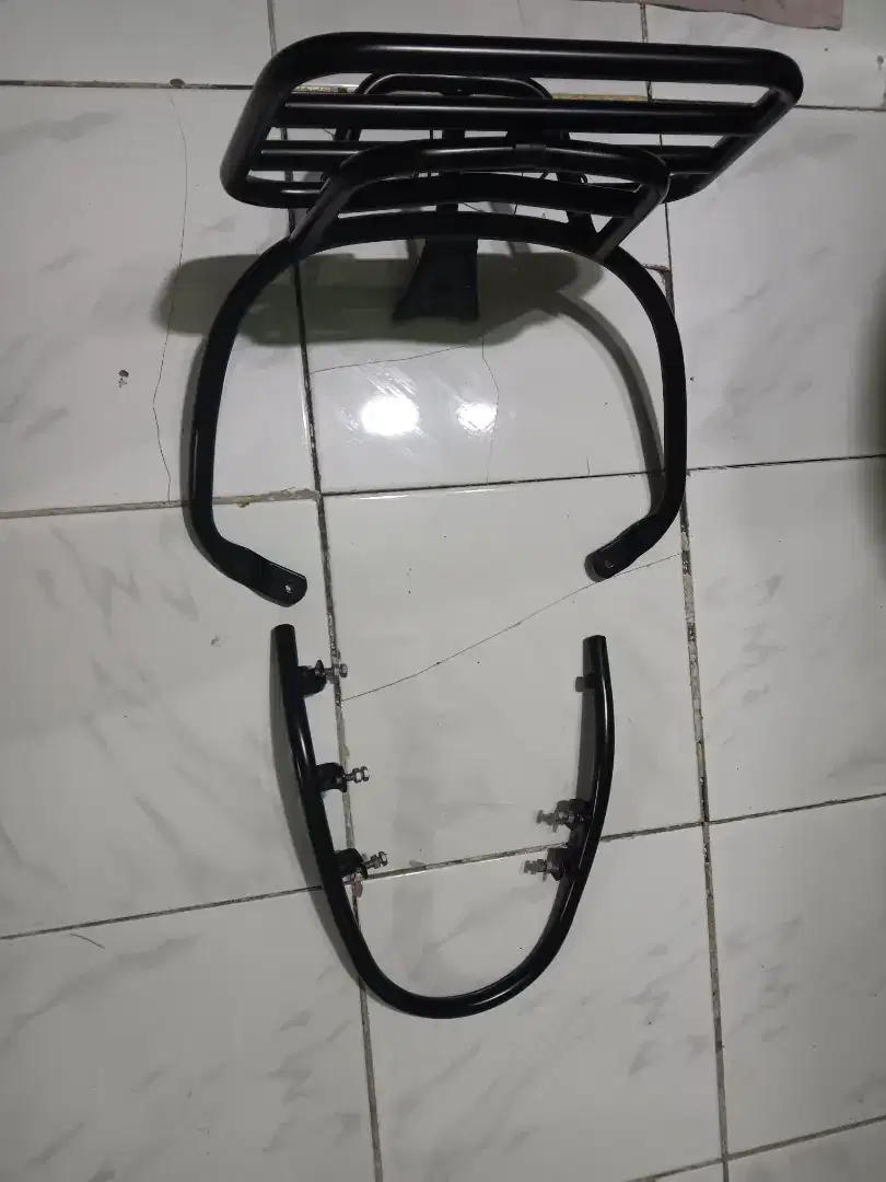 Sprint back rack and Matt black front bumper  vespa sprint