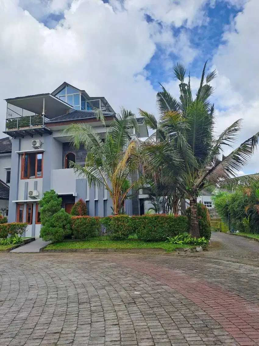 DIJUAL   Hunian di Kompleks Elite The Paradise Palagan - Siap Huni