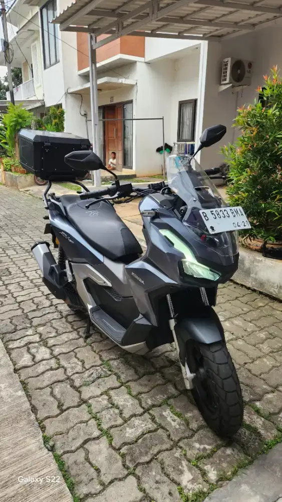 Honda ADV 160 CBS 2024 warna abu-abu
