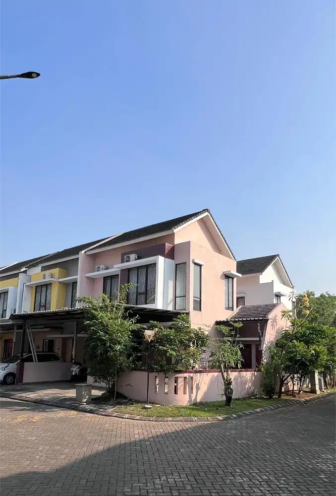 RUMAH SIAP HUNI 2 LANTAI HOEK – LOKASI STRATEGIS BEBAS BANJIR