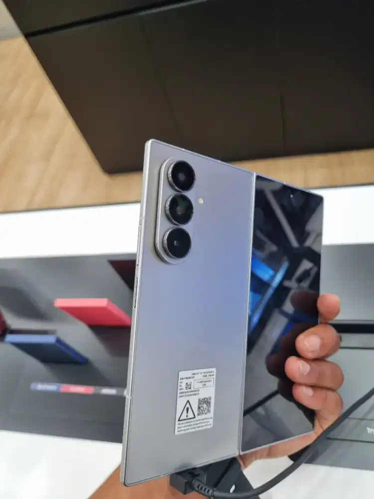 Samsung Galaxy ZFold7 12/512GB+Casing dan Adapter 25w