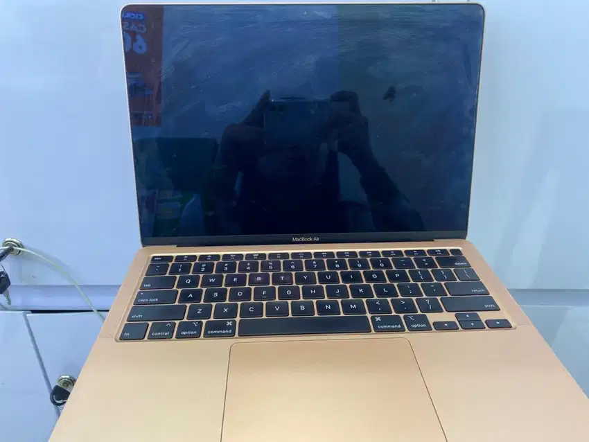Macbook Air 2020,13 inc Ram 8gb/256 SSD