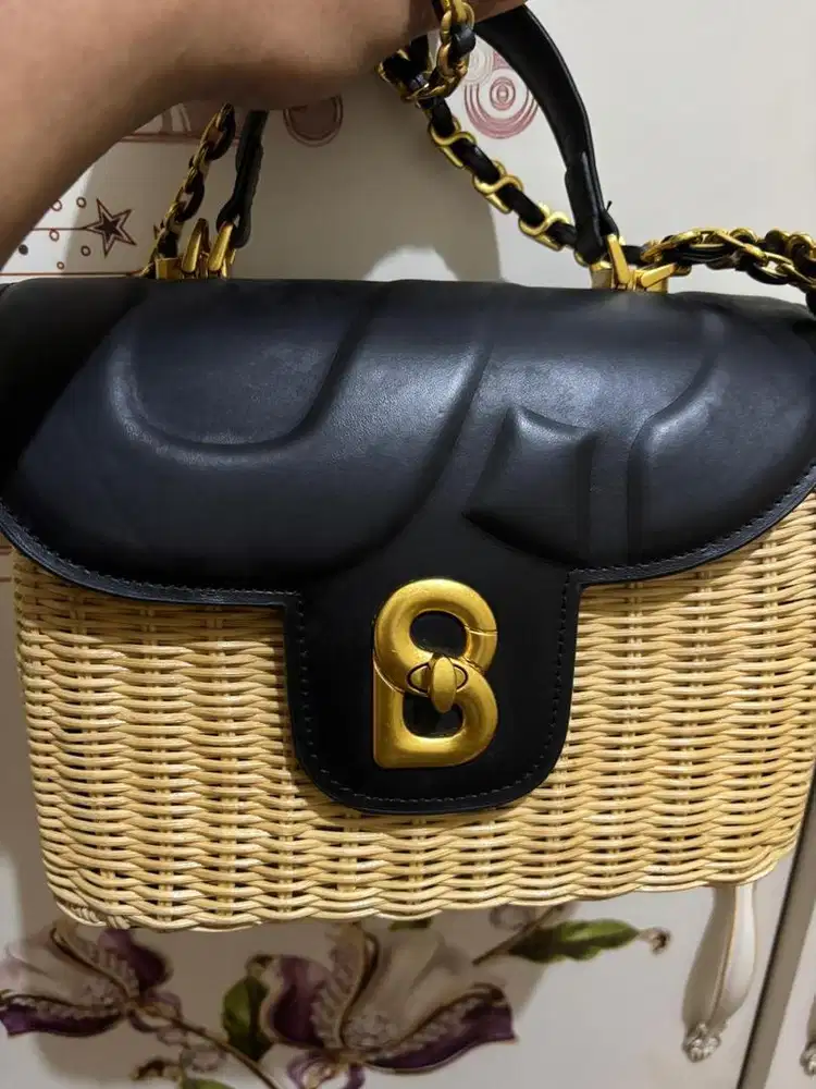 Tas anyam  Buttonscrave